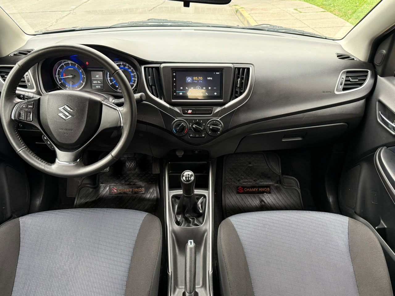 Suzuki Baleno — foto 12 de 20