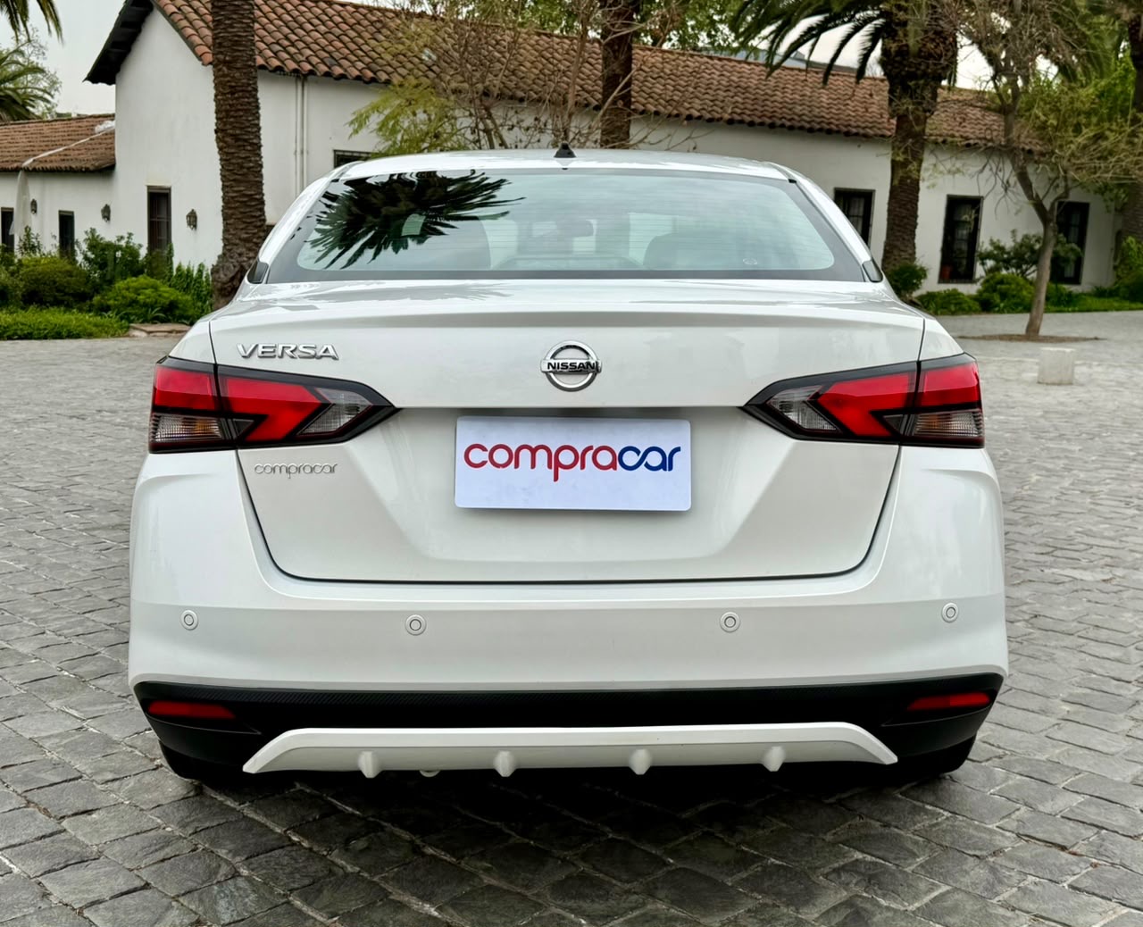 Nissan Versa — foto 9 de 16