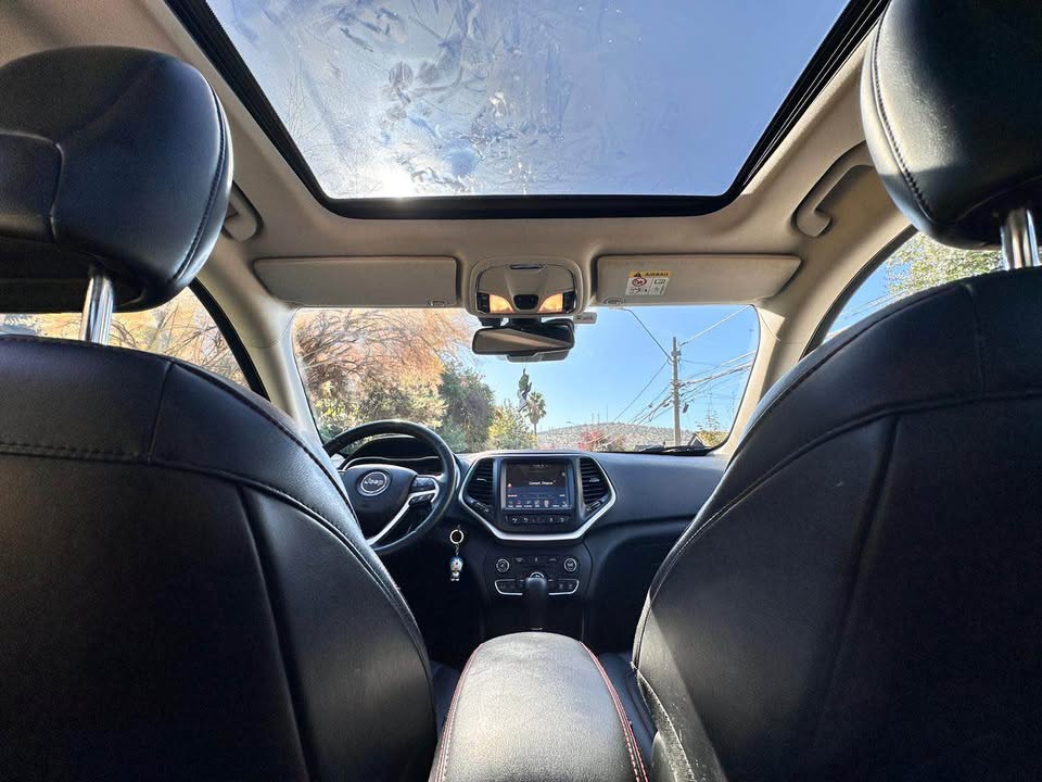 Jeep Cherokee — foto 12 de 20