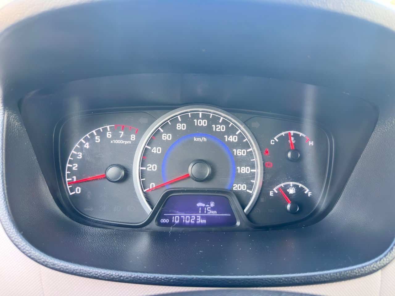 Hyundai Grand I-10 — foto 10 de 14