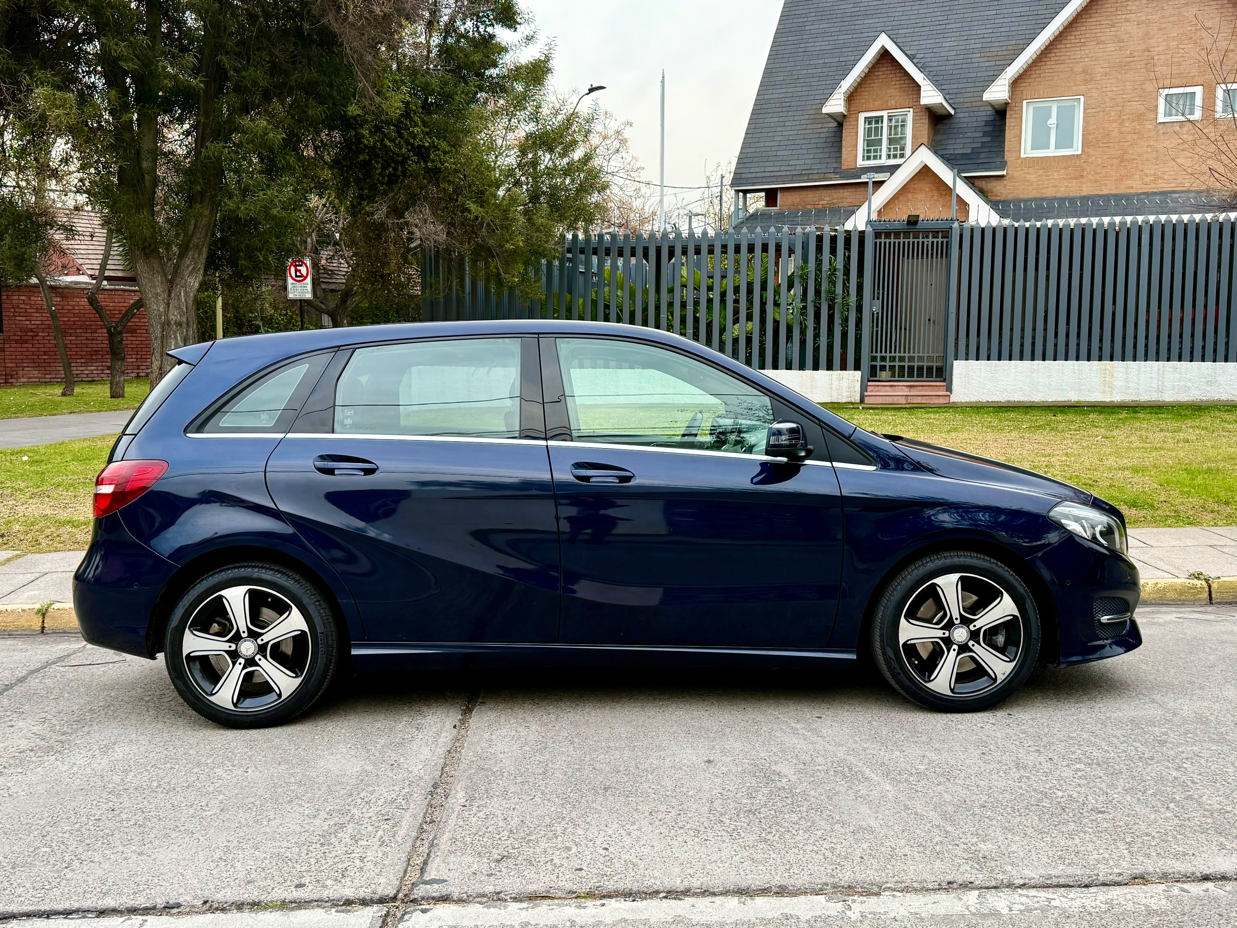 Mercedes-Benz B220 — foto 6 de 17