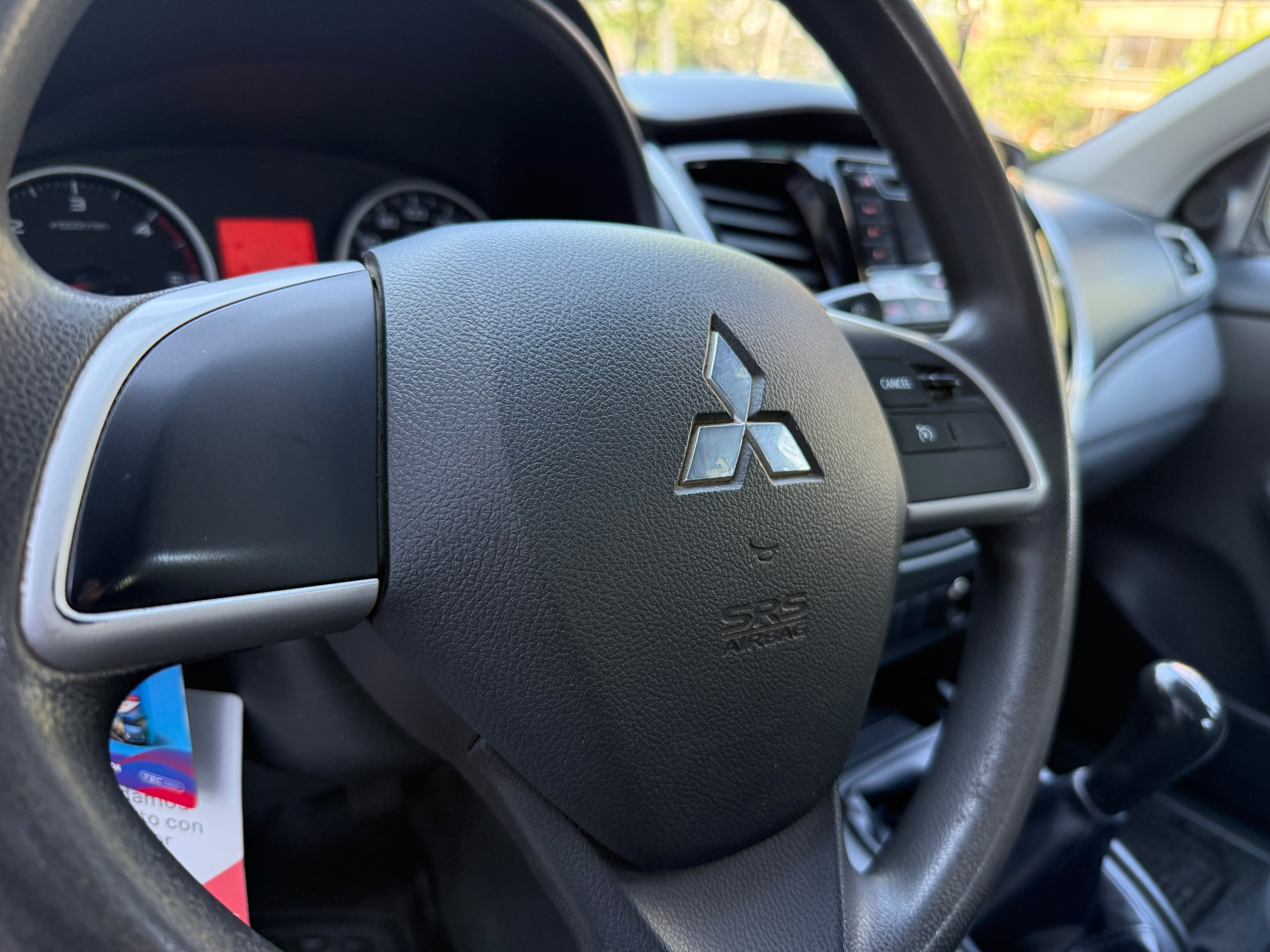 Mitsubishi L200 — foto 13 de 15