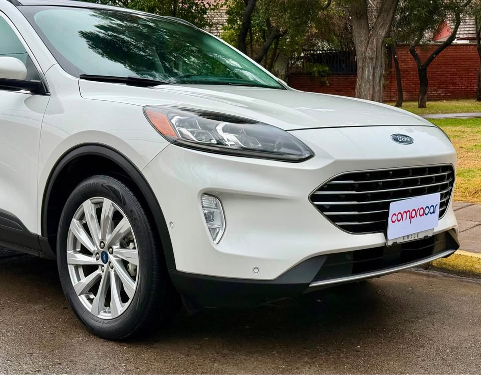 Ford Escape — foto 8 de 20
