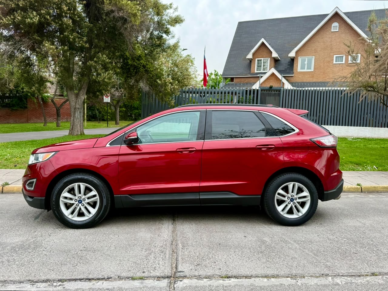 Ford Edge — foto 5 de 20
