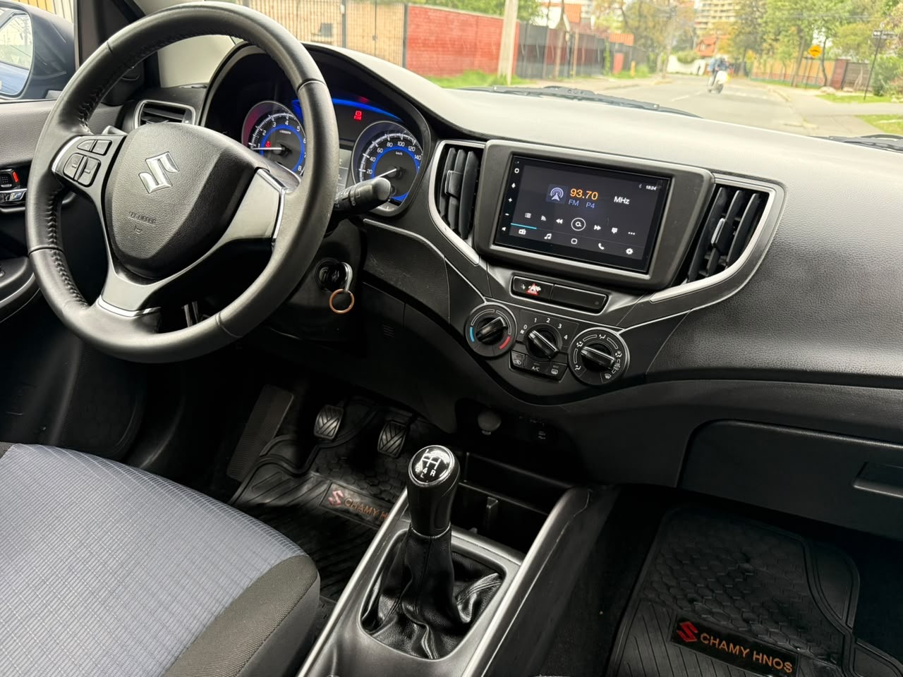 Suzuki Baleno — foto 13 de 20