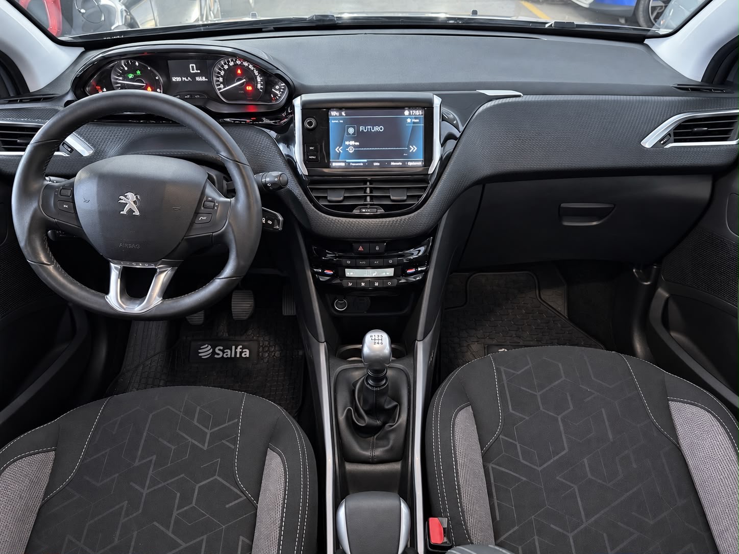 Peugeot 2008 — foto 11 de 15