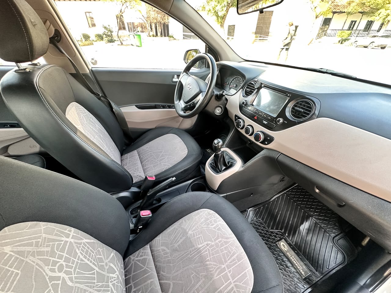 Hyundai Grand I-10 — foto 13 de 14