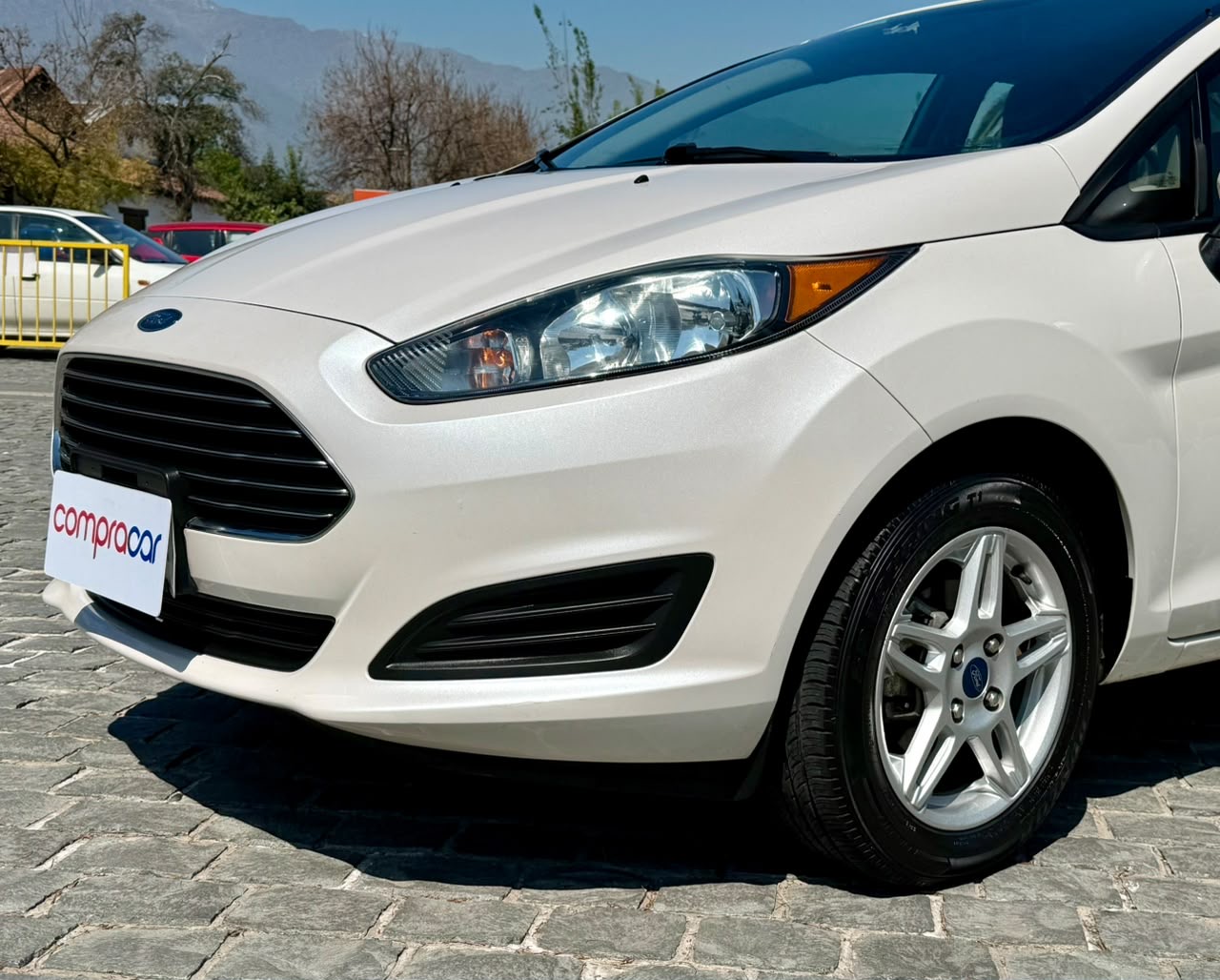 Ford Fiesta — foto 7 de 17