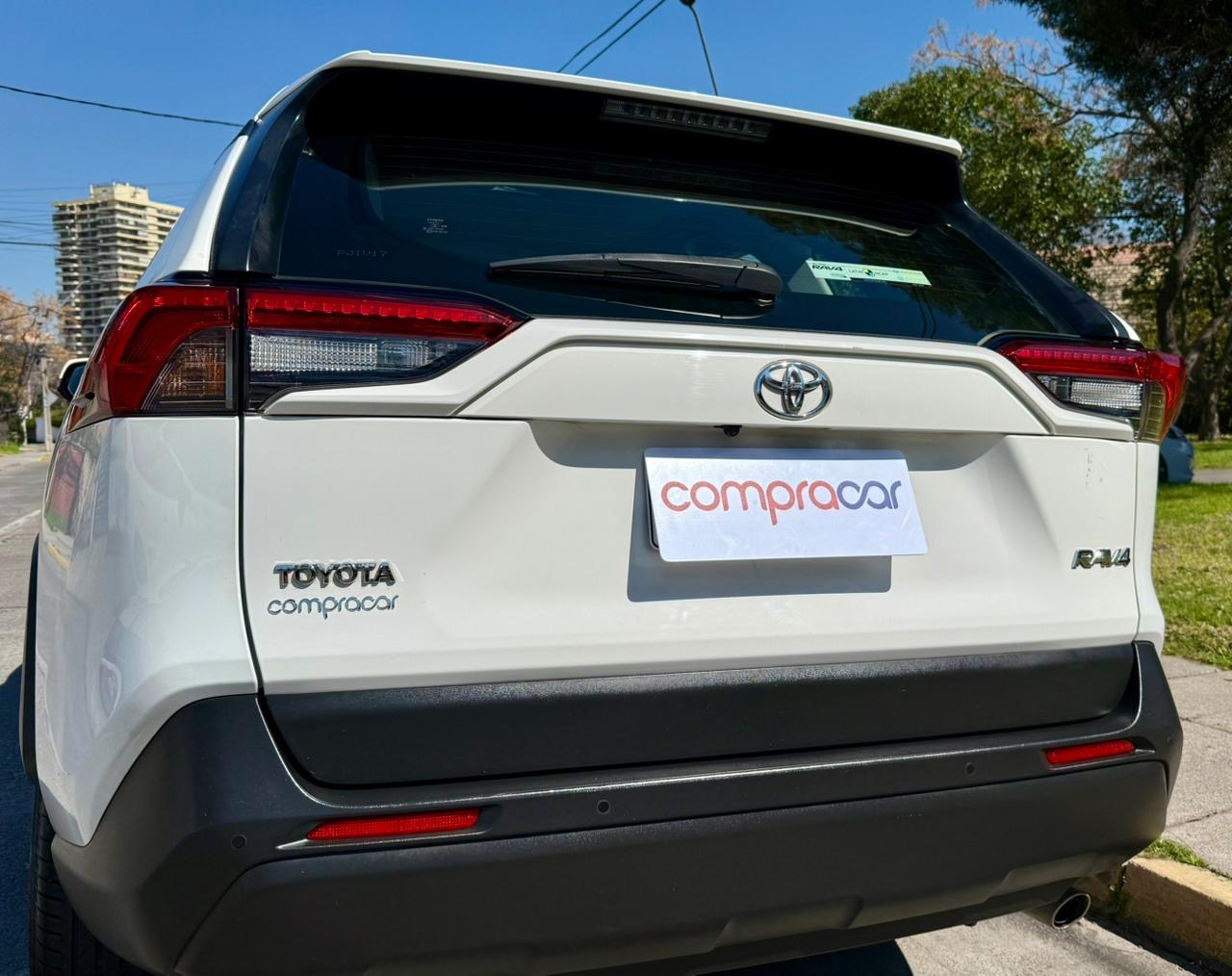 Toyota RAV4 — foto 11 de 18