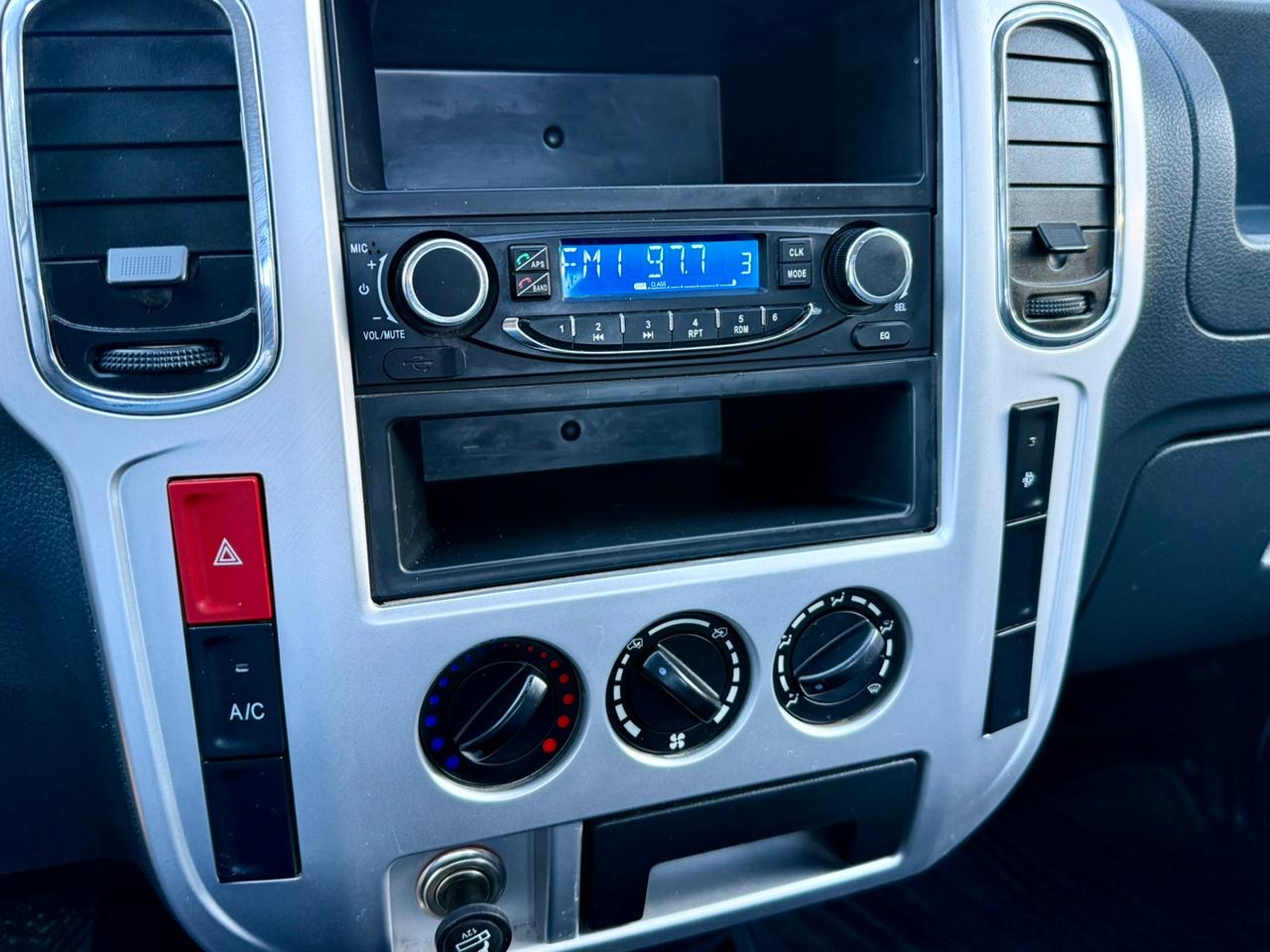 Dongfeng Df-212 Dc Plus Camioneta Evi — foto 11 de 15