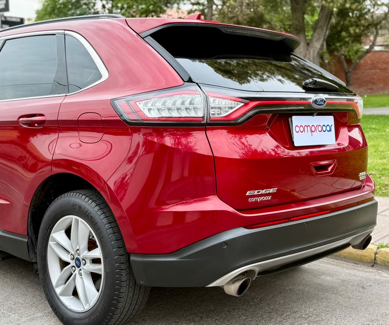 Ford Edge — foto 11 de 20
