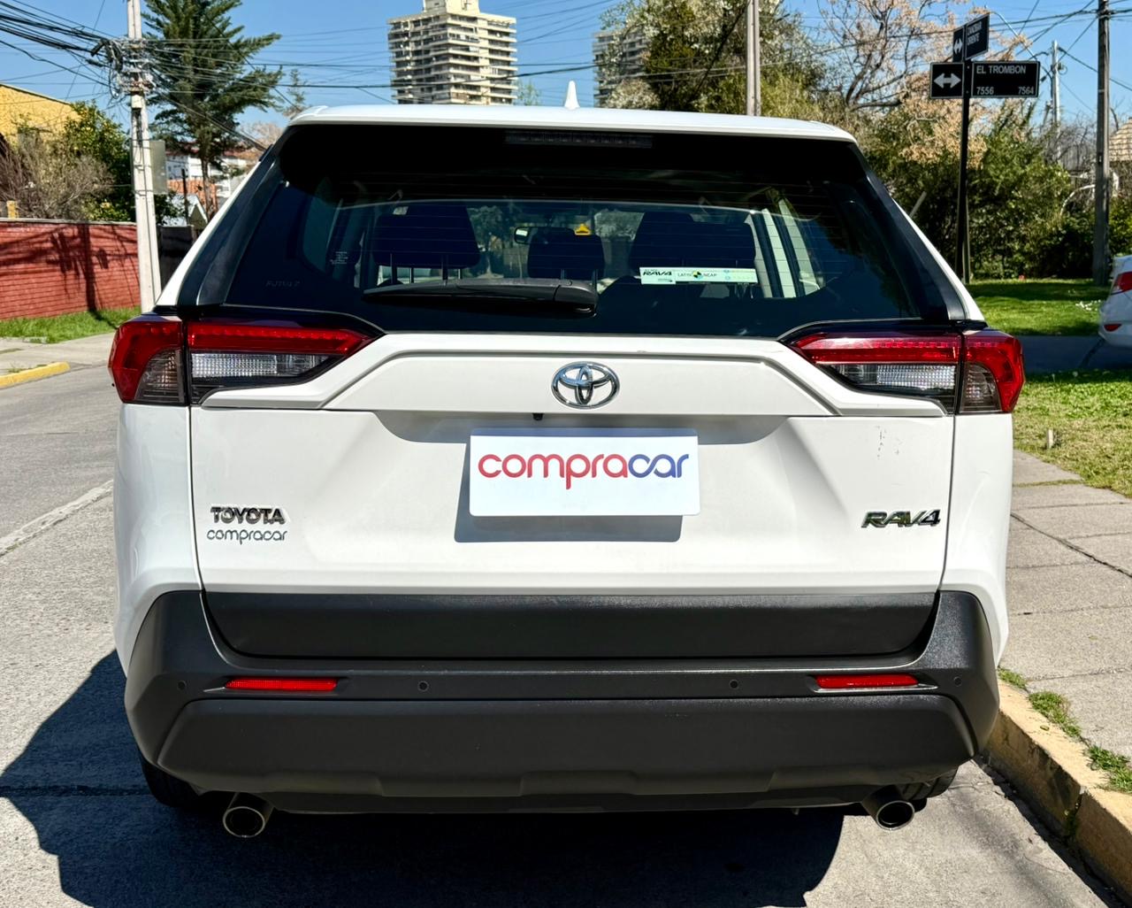 Toyota RAV4 — foto 10 de 18