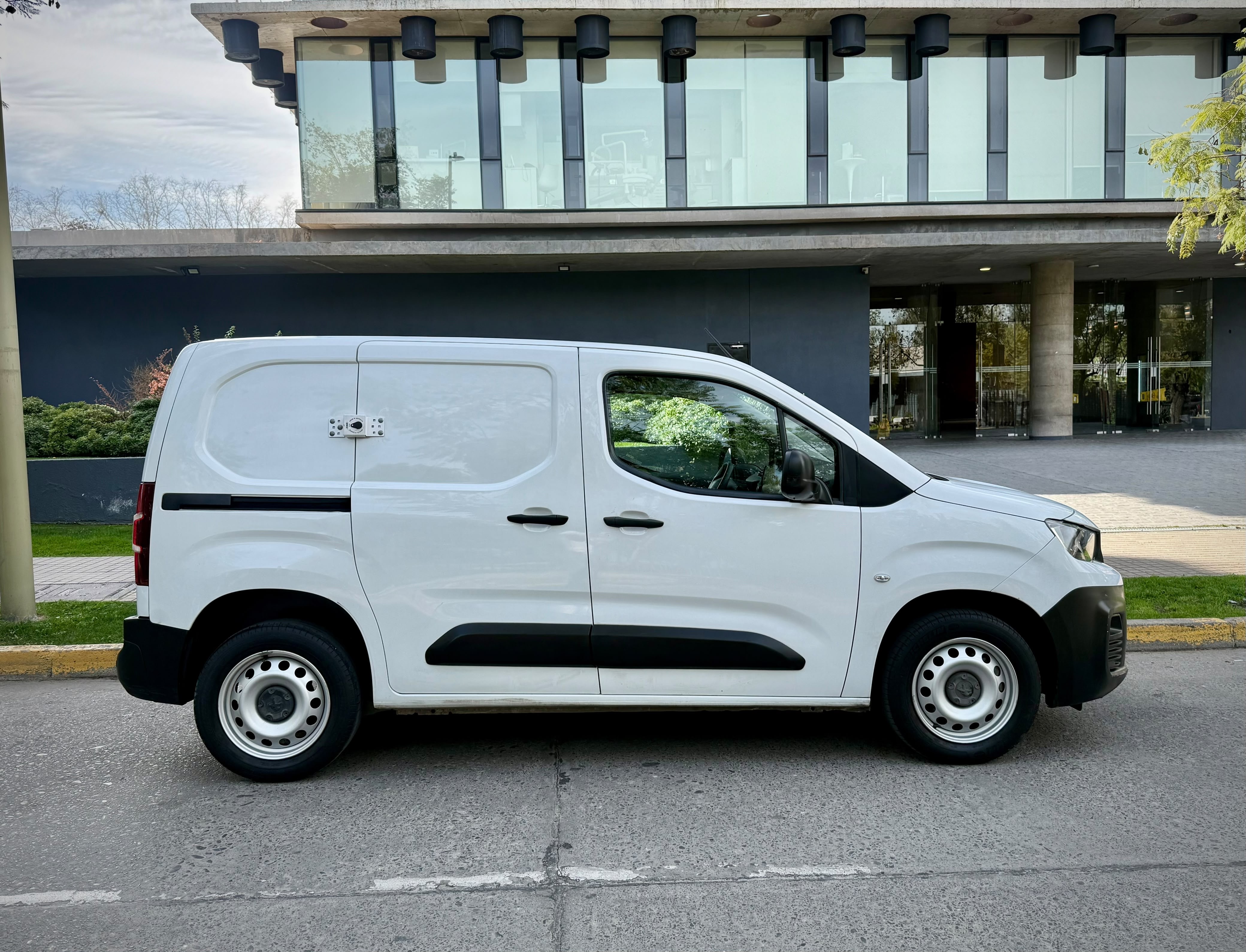 Peugeot Partner — foto 6 de 12