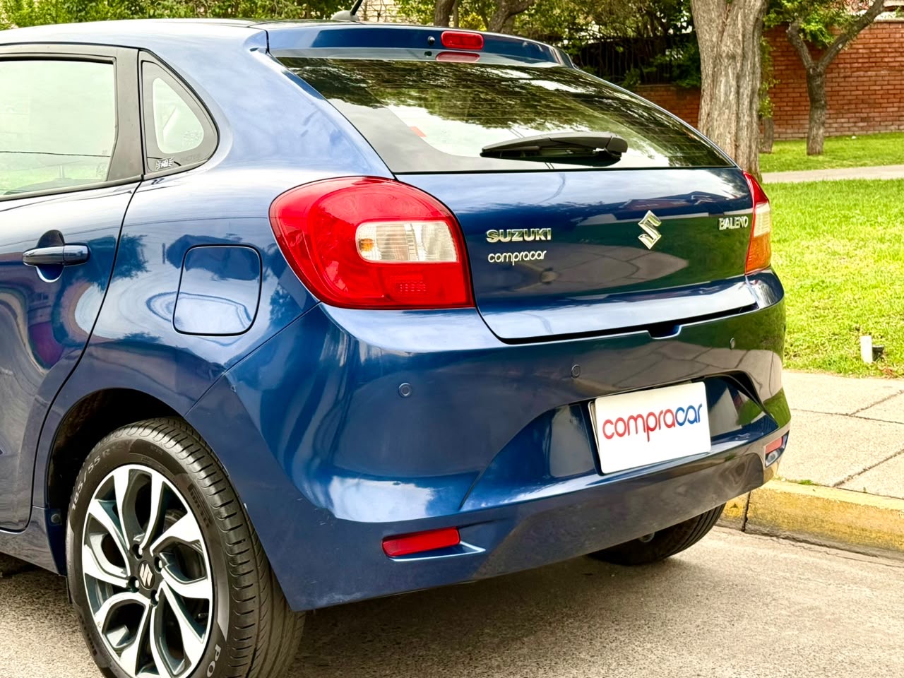 Suzuki Baleno — foto 11 de 20