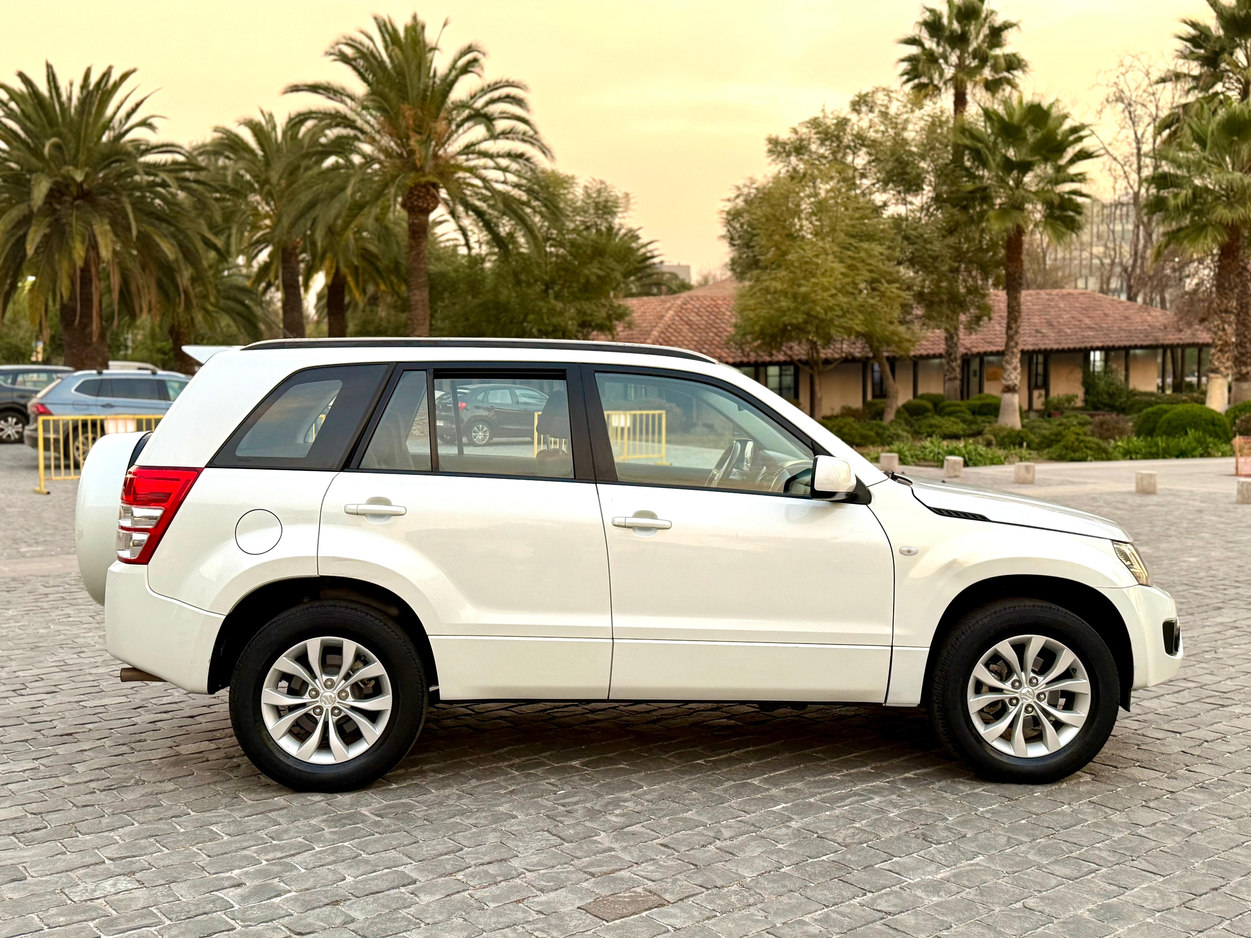 Suzuki Grand Nomade — foto 7 de 17