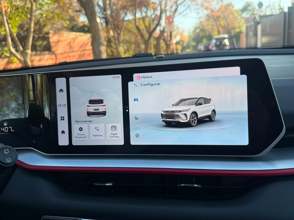 Geely Coolray — foto 14 de 20