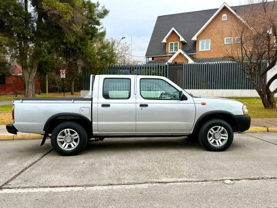 Nissan Terrano — foto 6 de 20