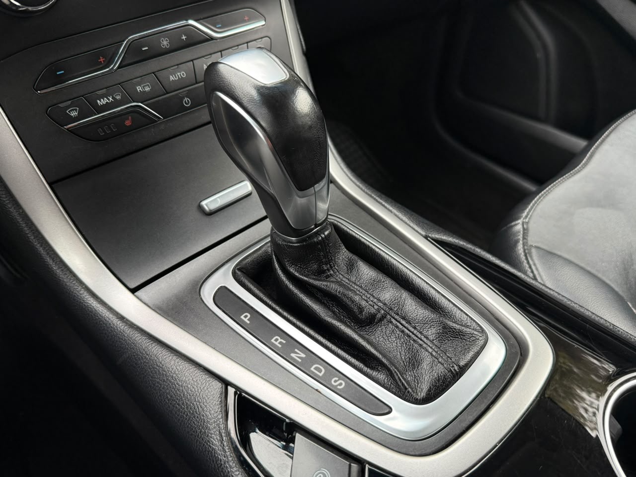 Ford Edge — foto 16 de 20
