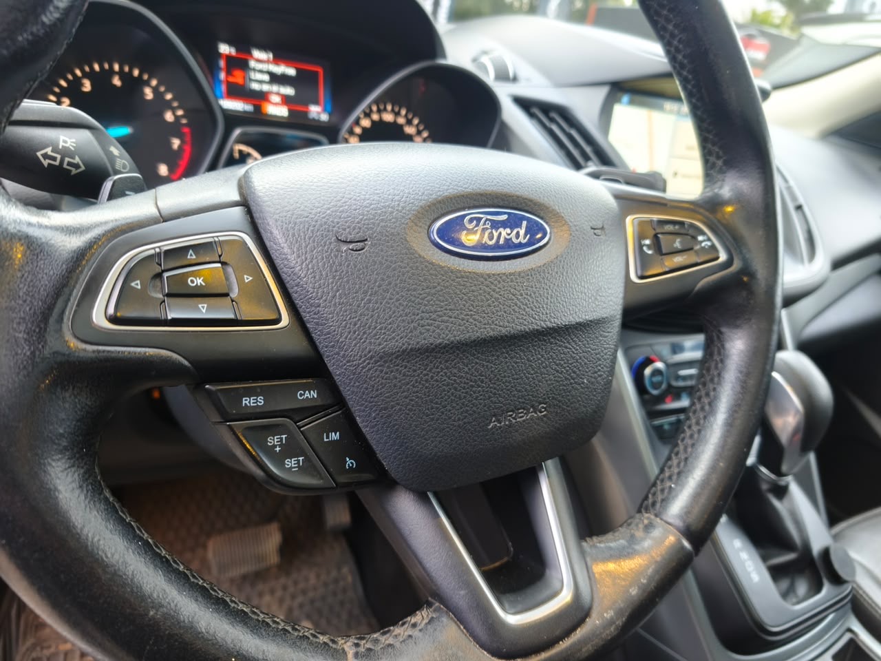 Ford Escape — foto 11 de 13