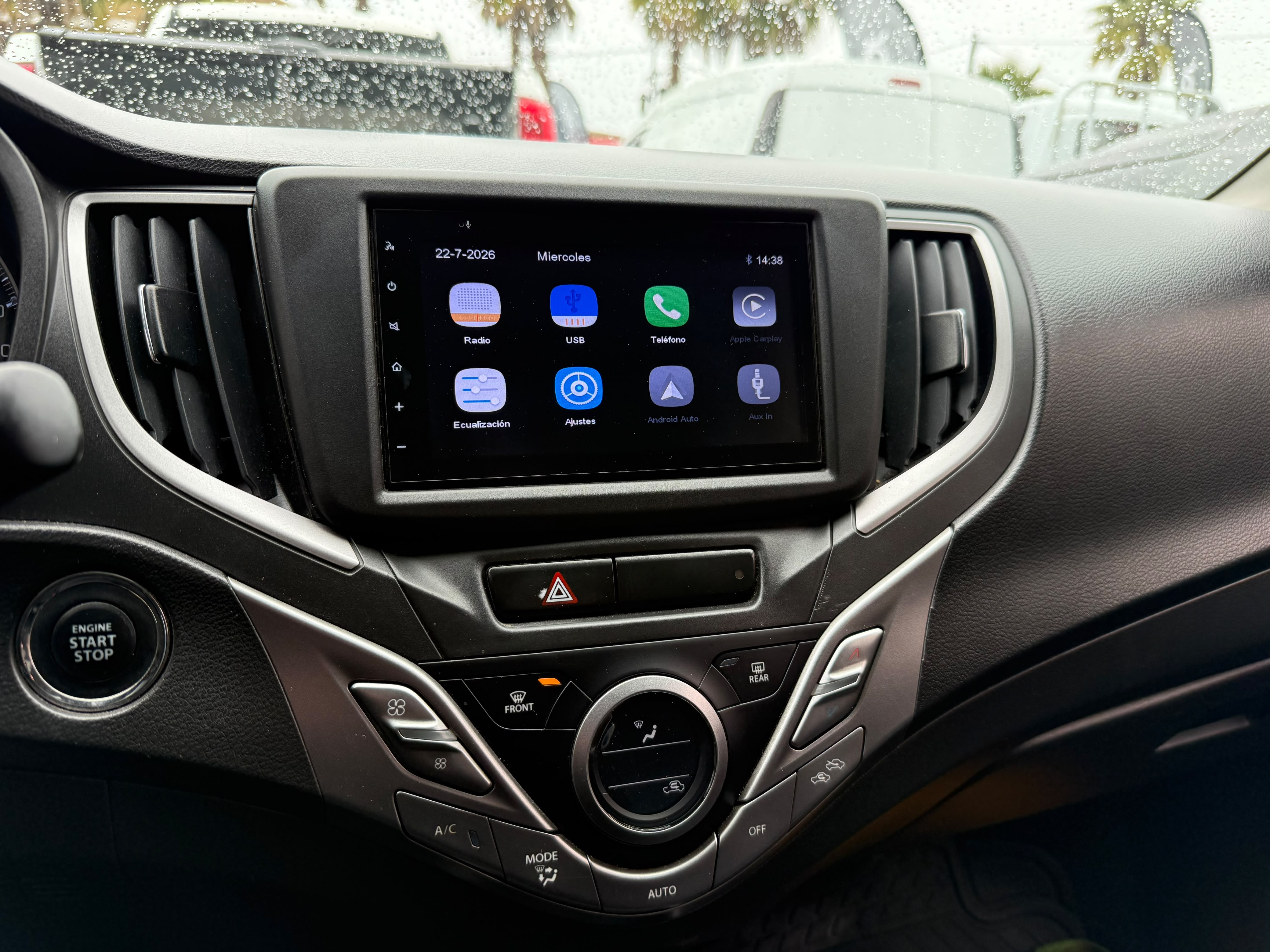 Suzuki Baleno — foto 12 de 15