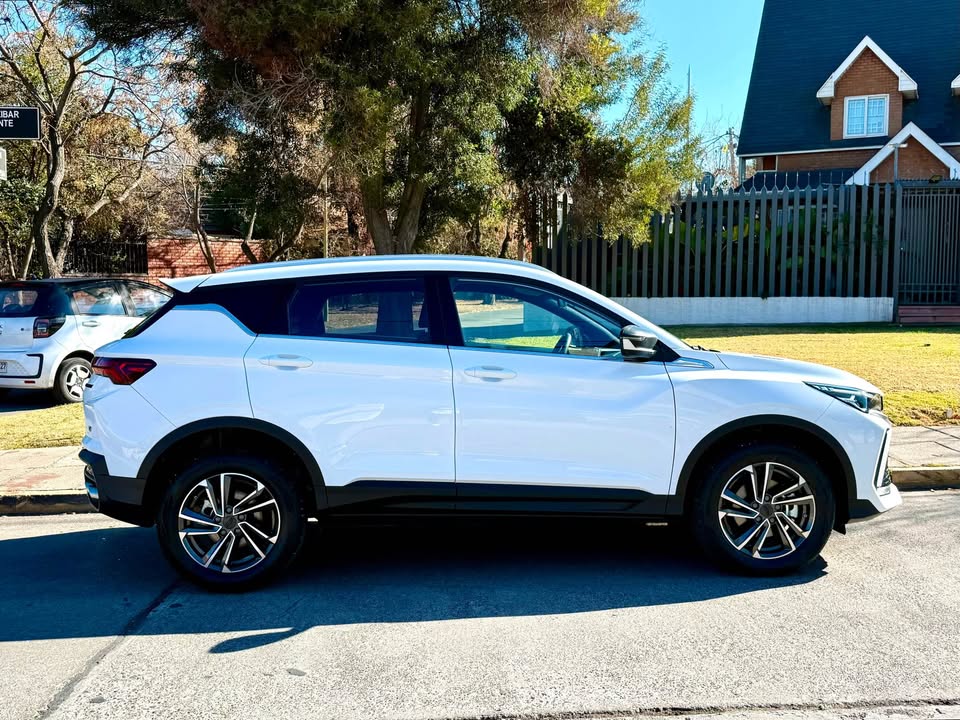 Geely Coolray — foto 6 de 20