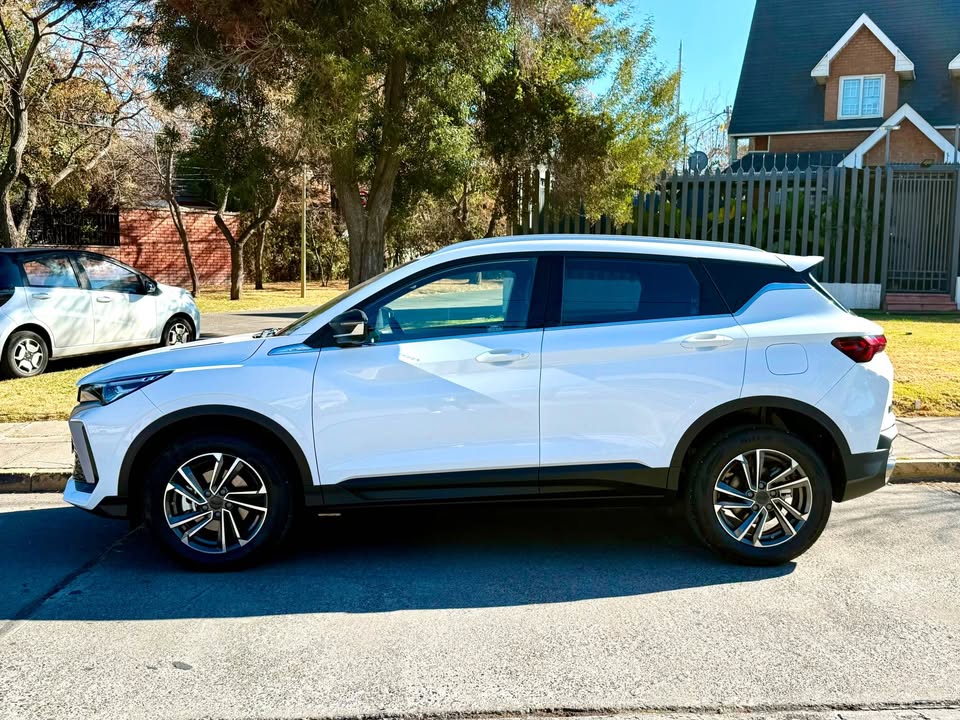 Geely Coolray — foto 5 de 20