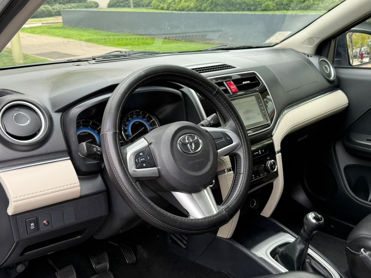 Toyota Rush — foto 18 de 21