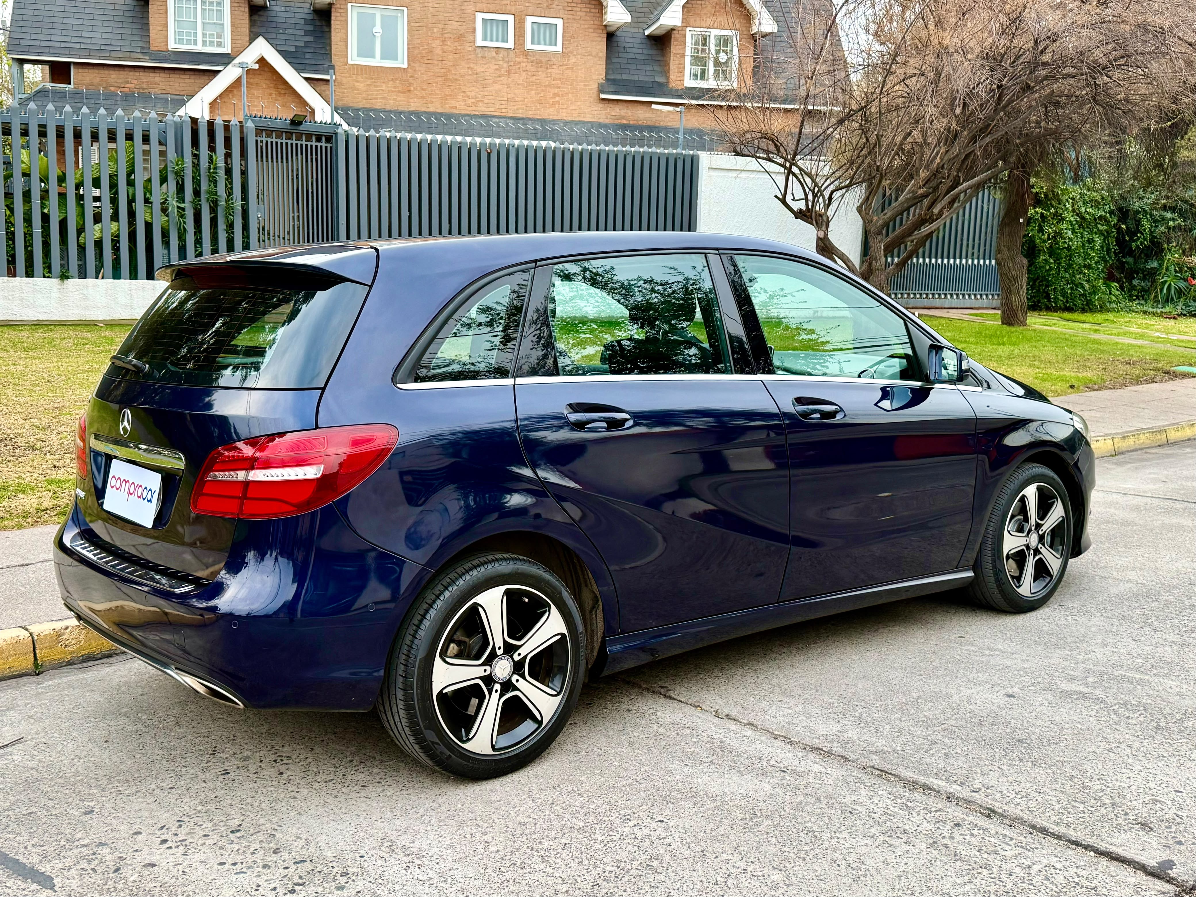Mercedes-Benz B220 — foto 3 de 17