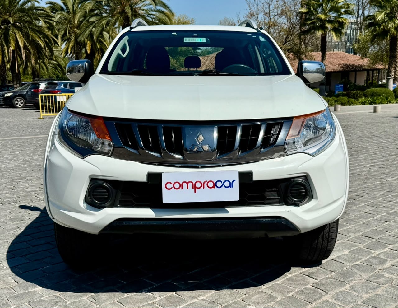 Mitsubishi L200 — foto 9 de 15