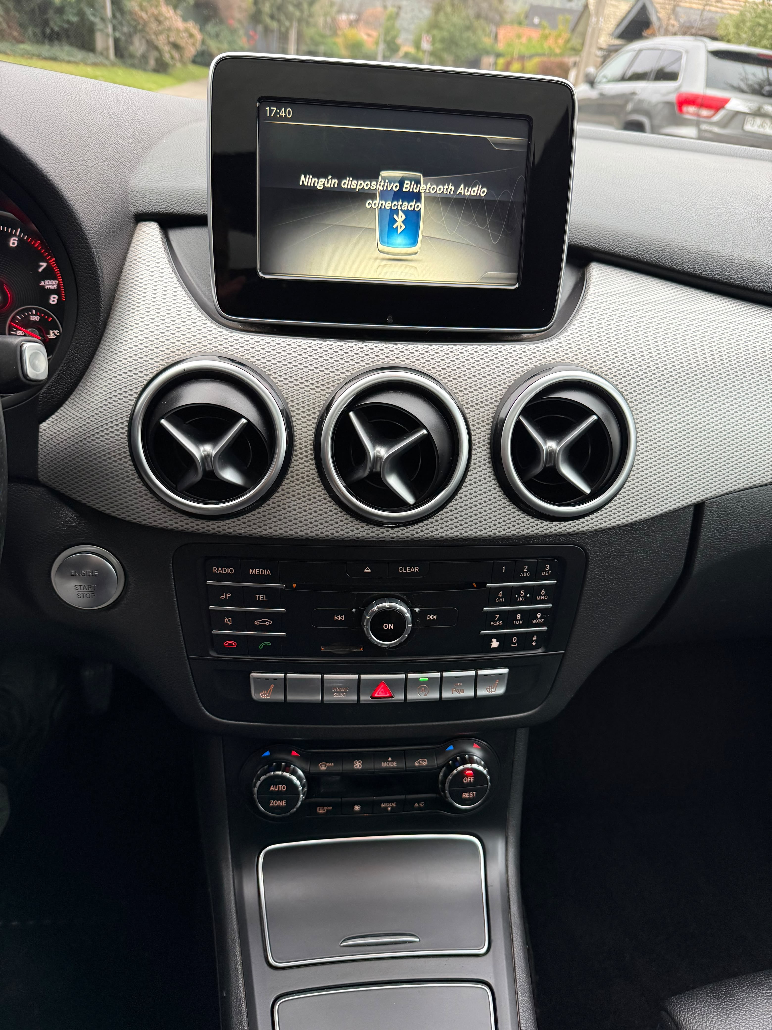 Mercedes-Benz B220 — foto 11 de 17