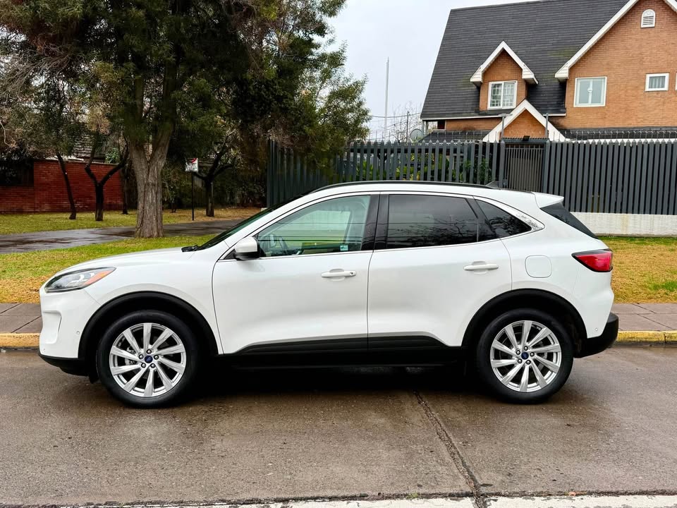 Ford Escape — foto 5 de 20