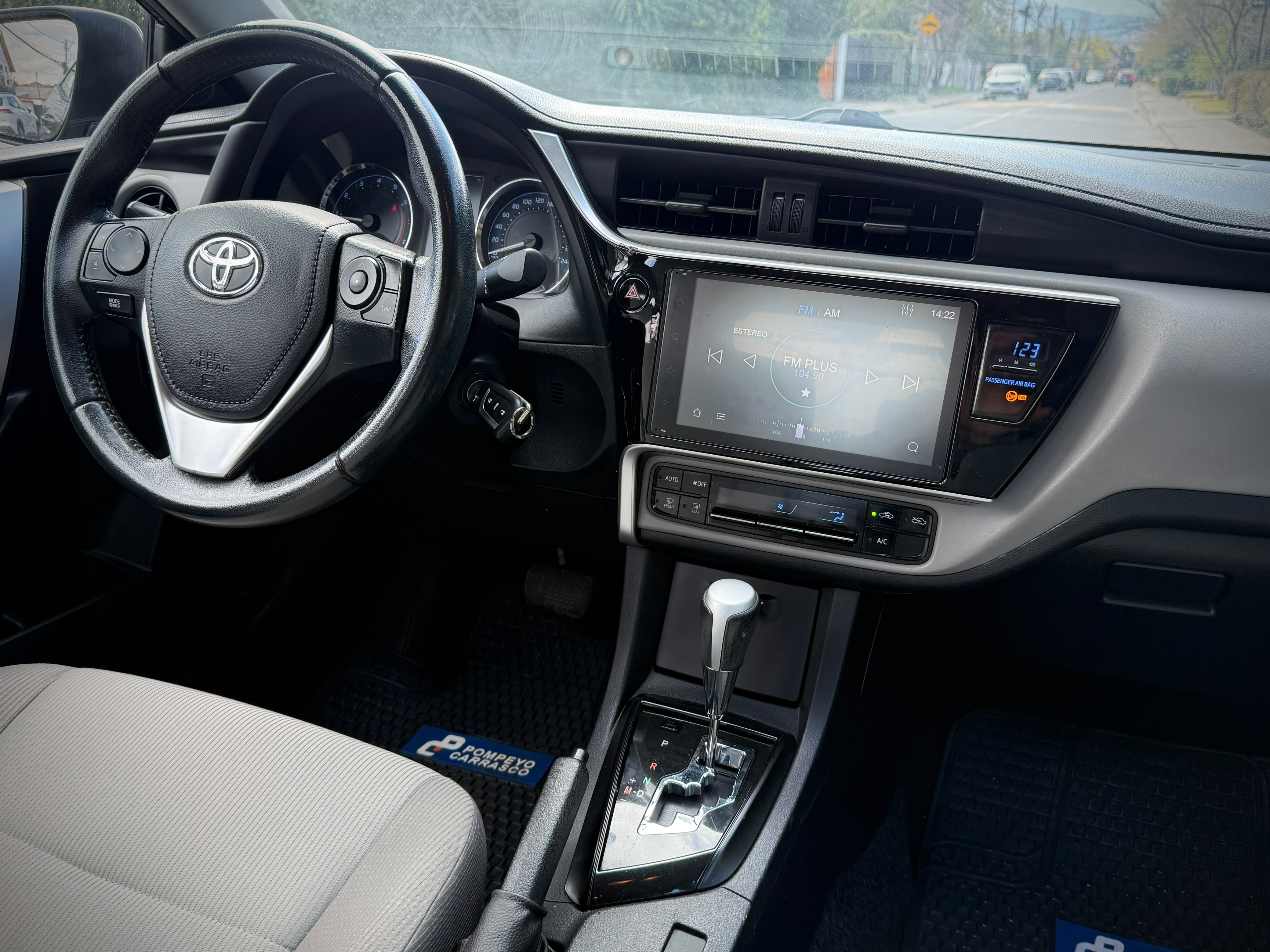 Toyota Corolla — foto 15 de 18