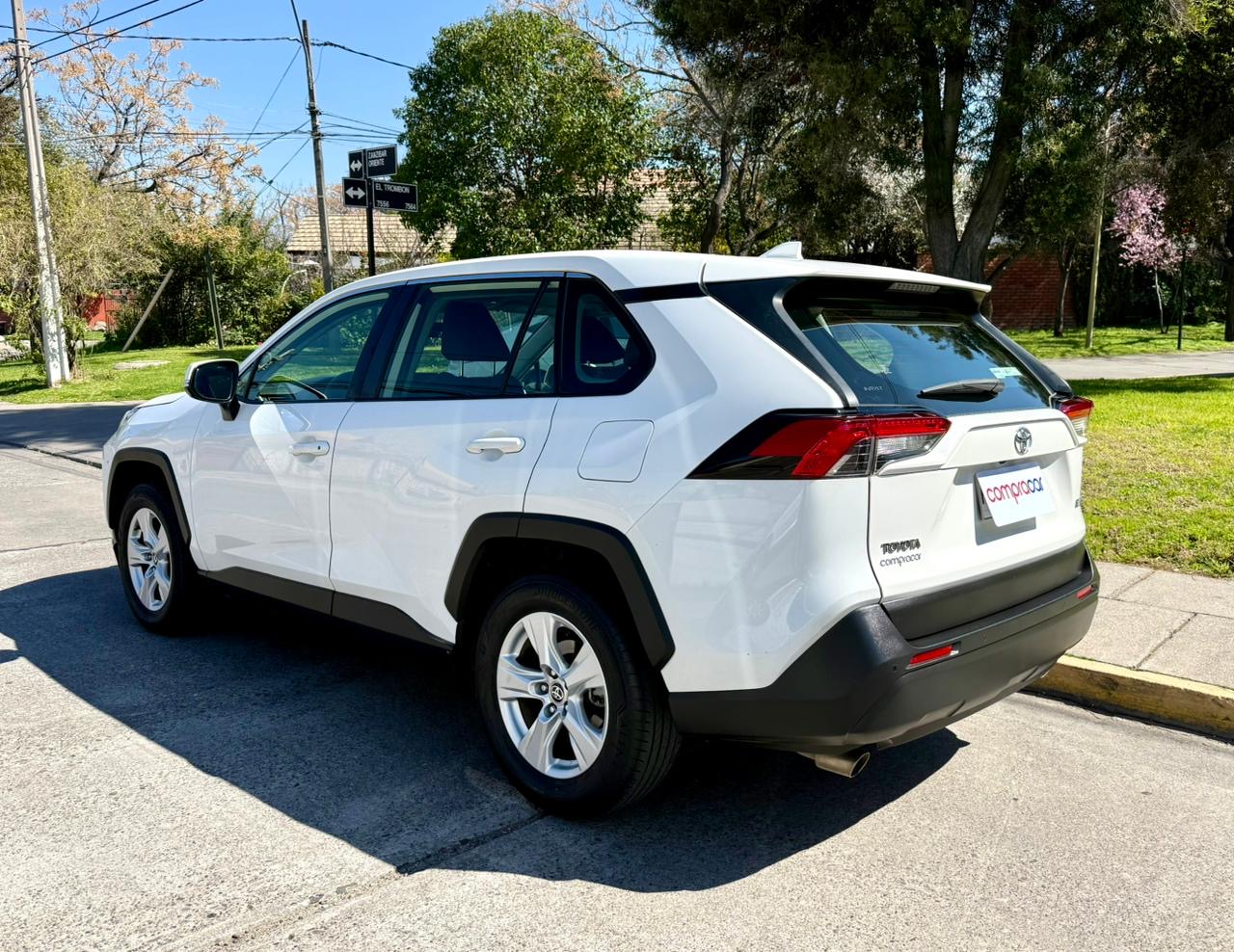 Toyota RAV4 — foto 4 de 18