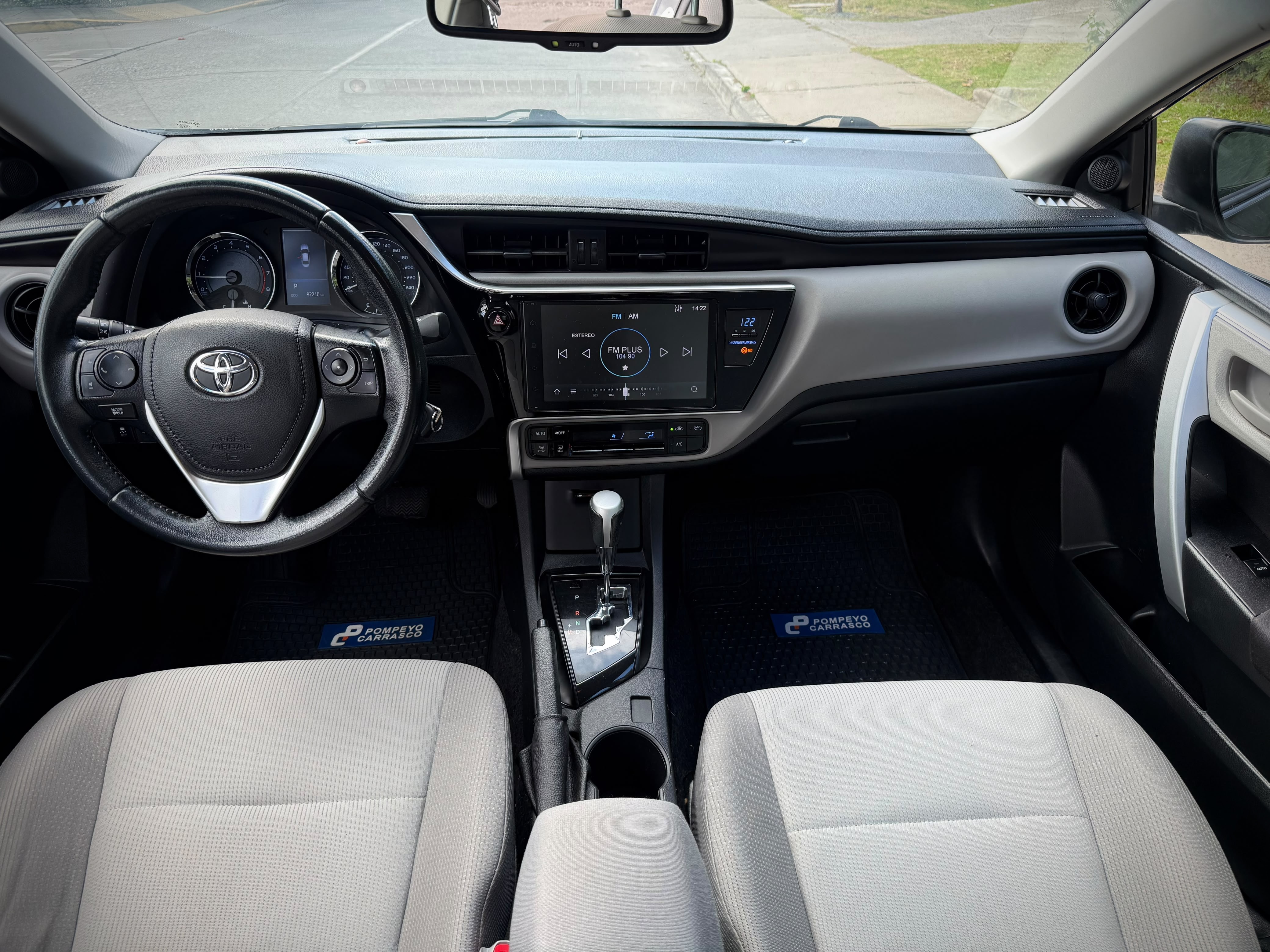Toyota Corolla — foto 14 de 18