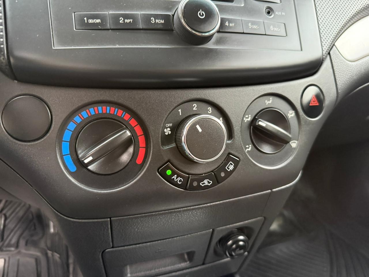 Chevrolet Aveo — foto 12 de 20