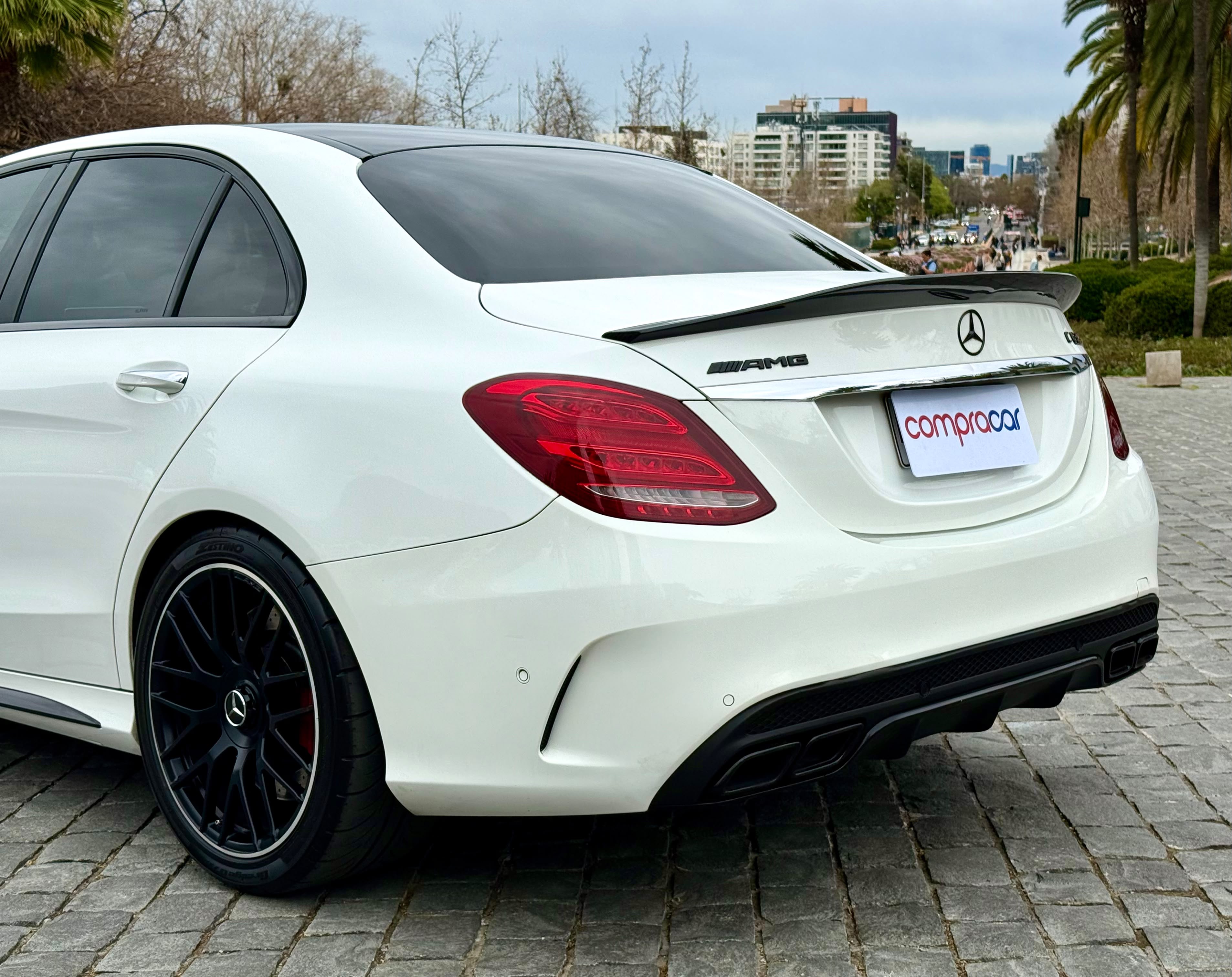Mercedes-Benz C63 S — foto 12 de 20