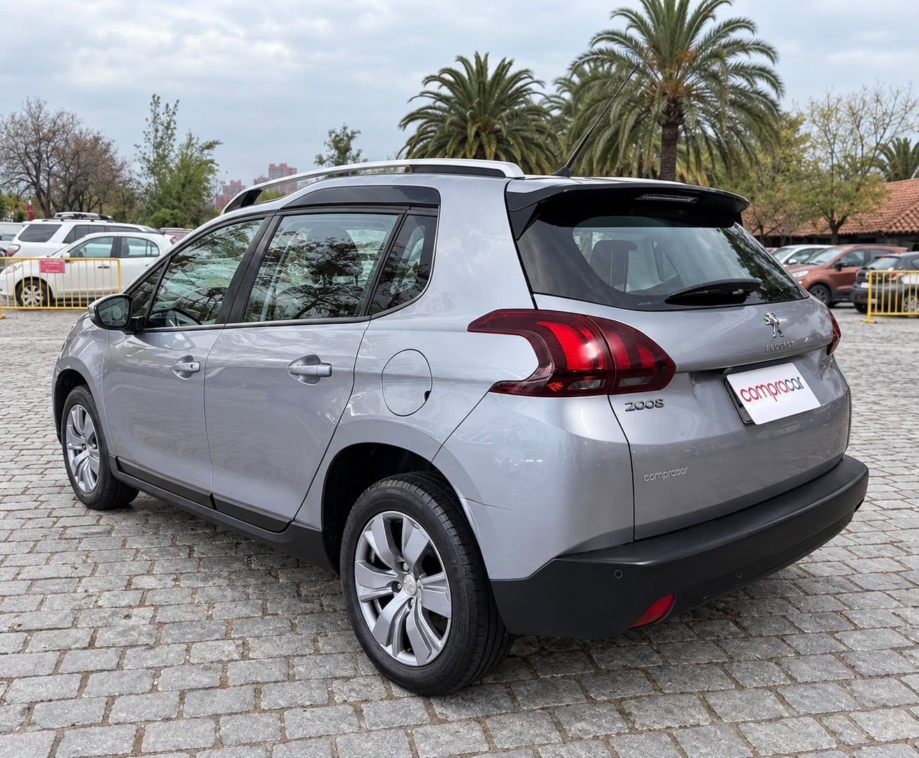 Peugeot 2008 — foto 4 de 15