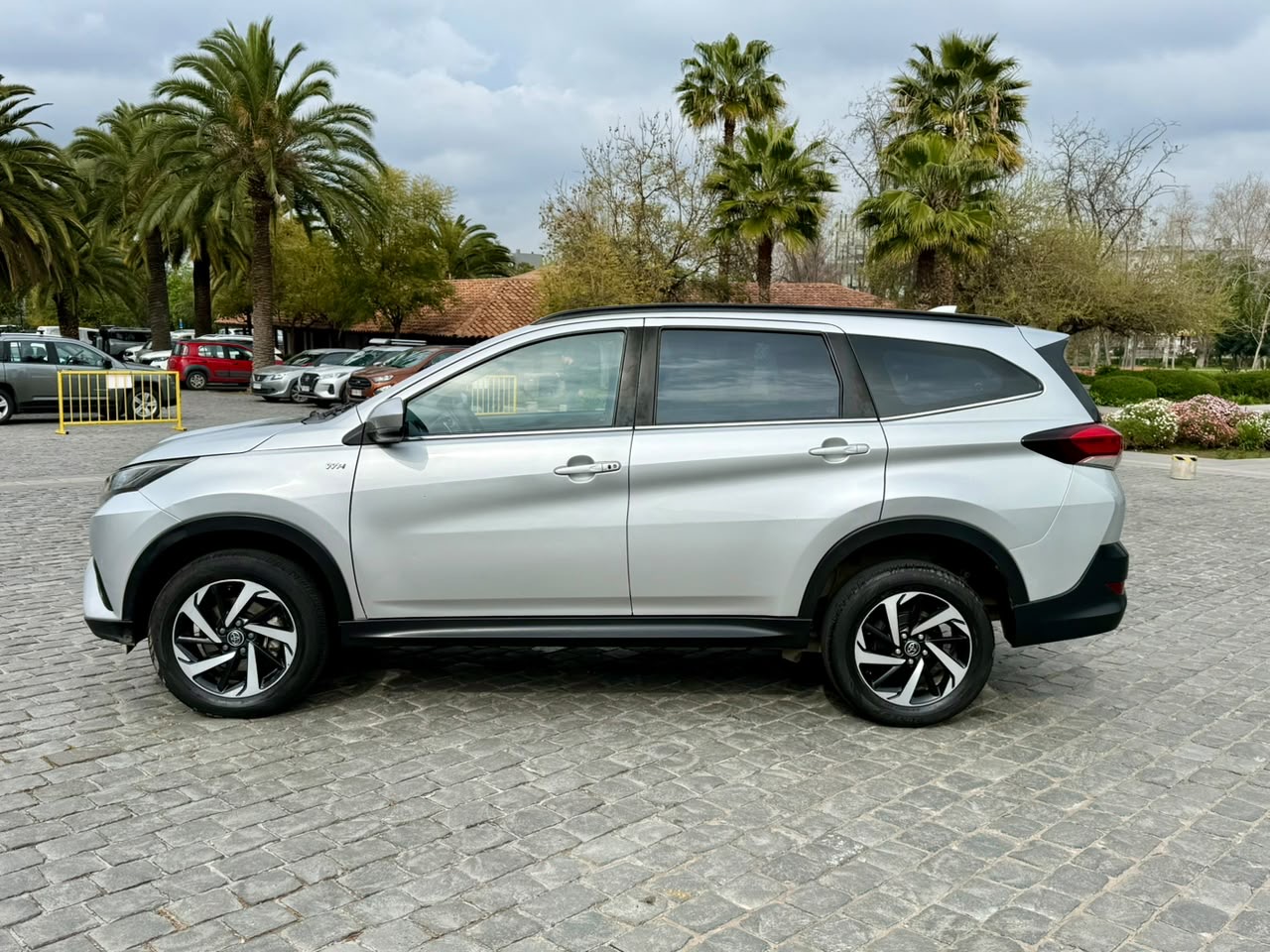 Toyota Rush — foto 5 de 21