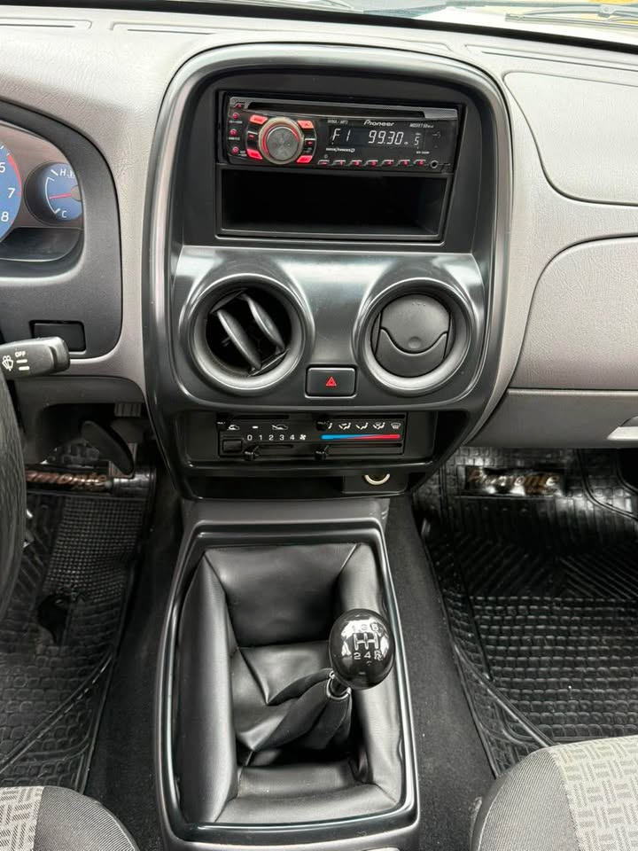 Nissan Terrano — foto 14 de 20
