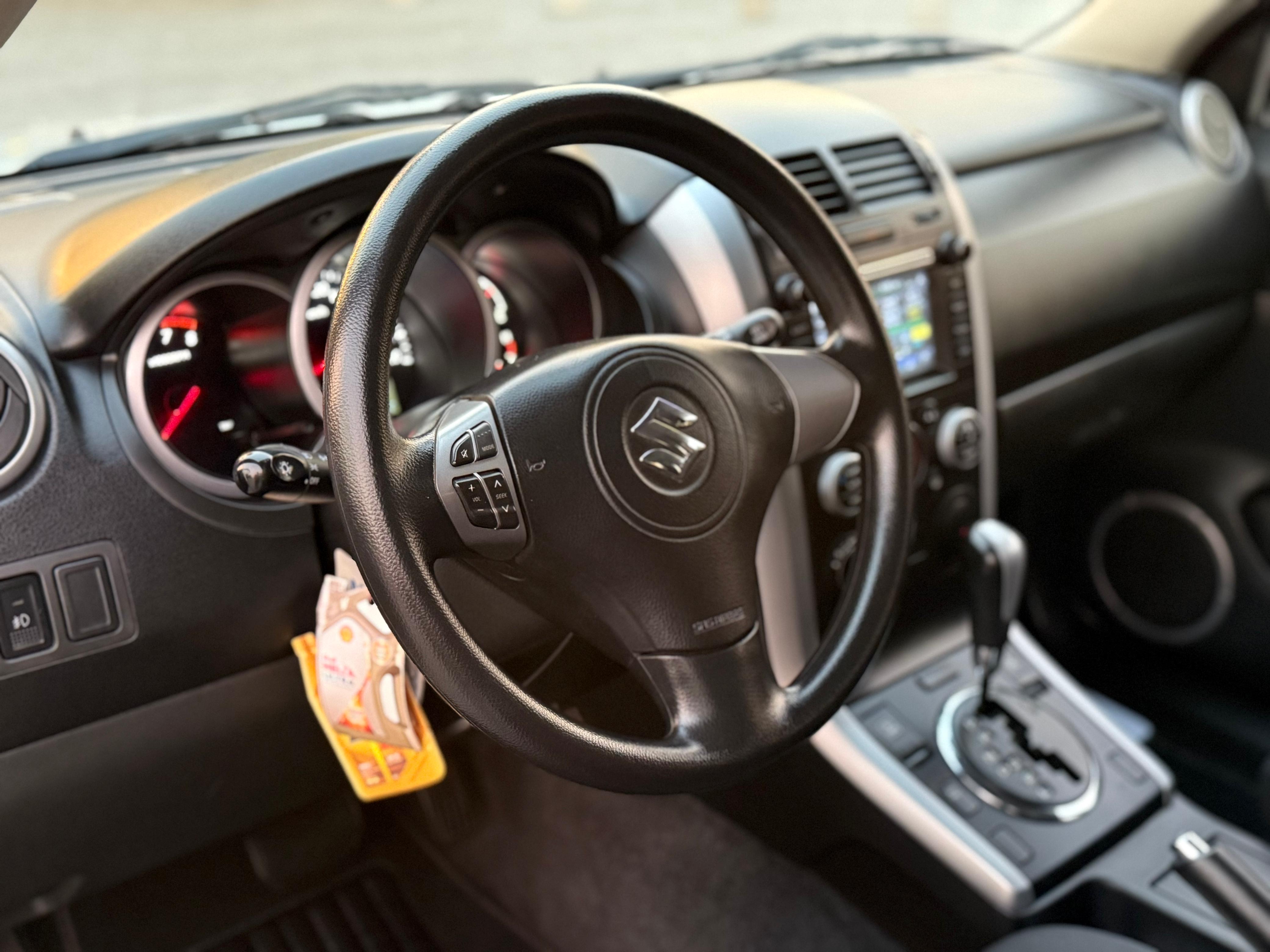 Suzuki Grand Nomade — foto 15 de 17