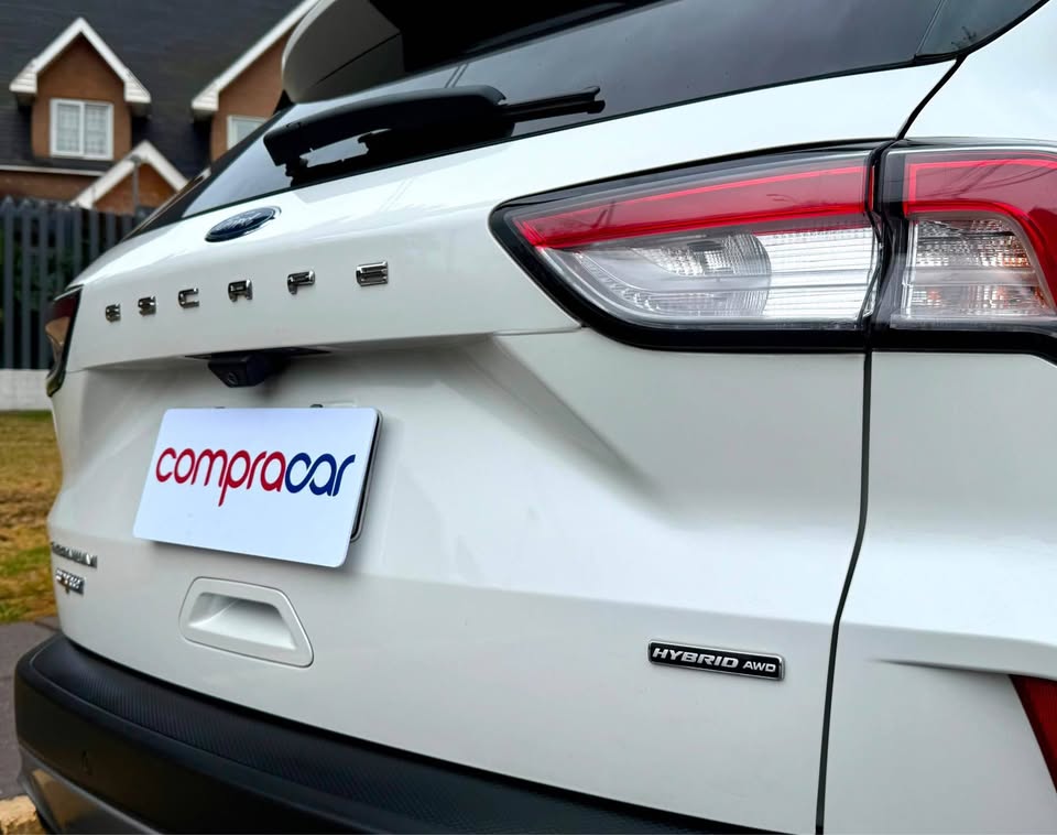 Ford Escape — foto 11 de 20