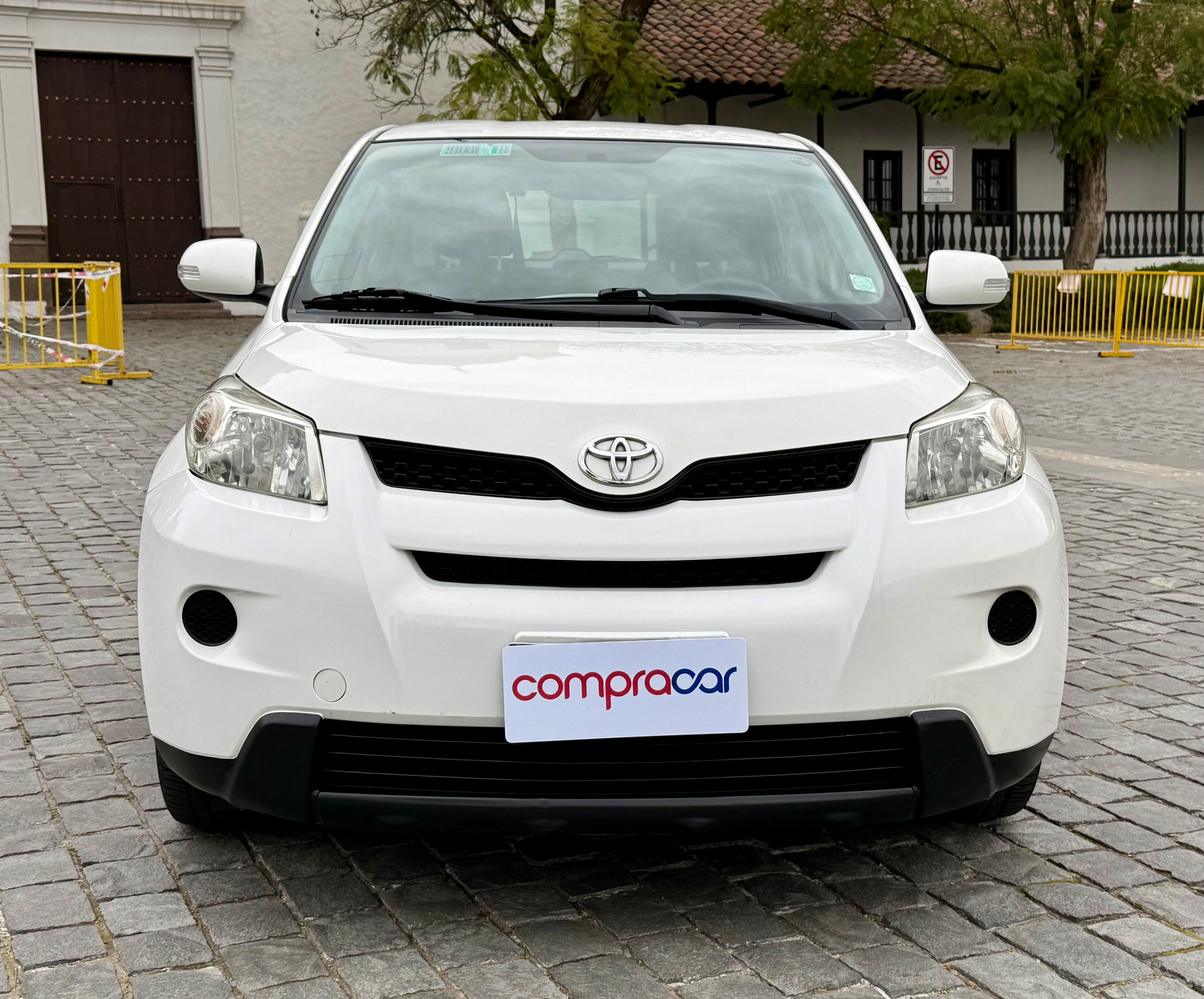 Toyota Urban — foto 8 de 17