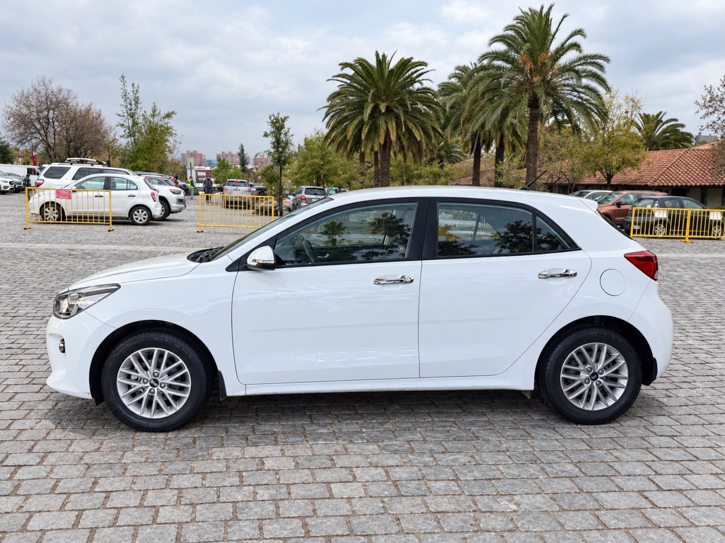 KIA Rio5 — foto 5 de 17