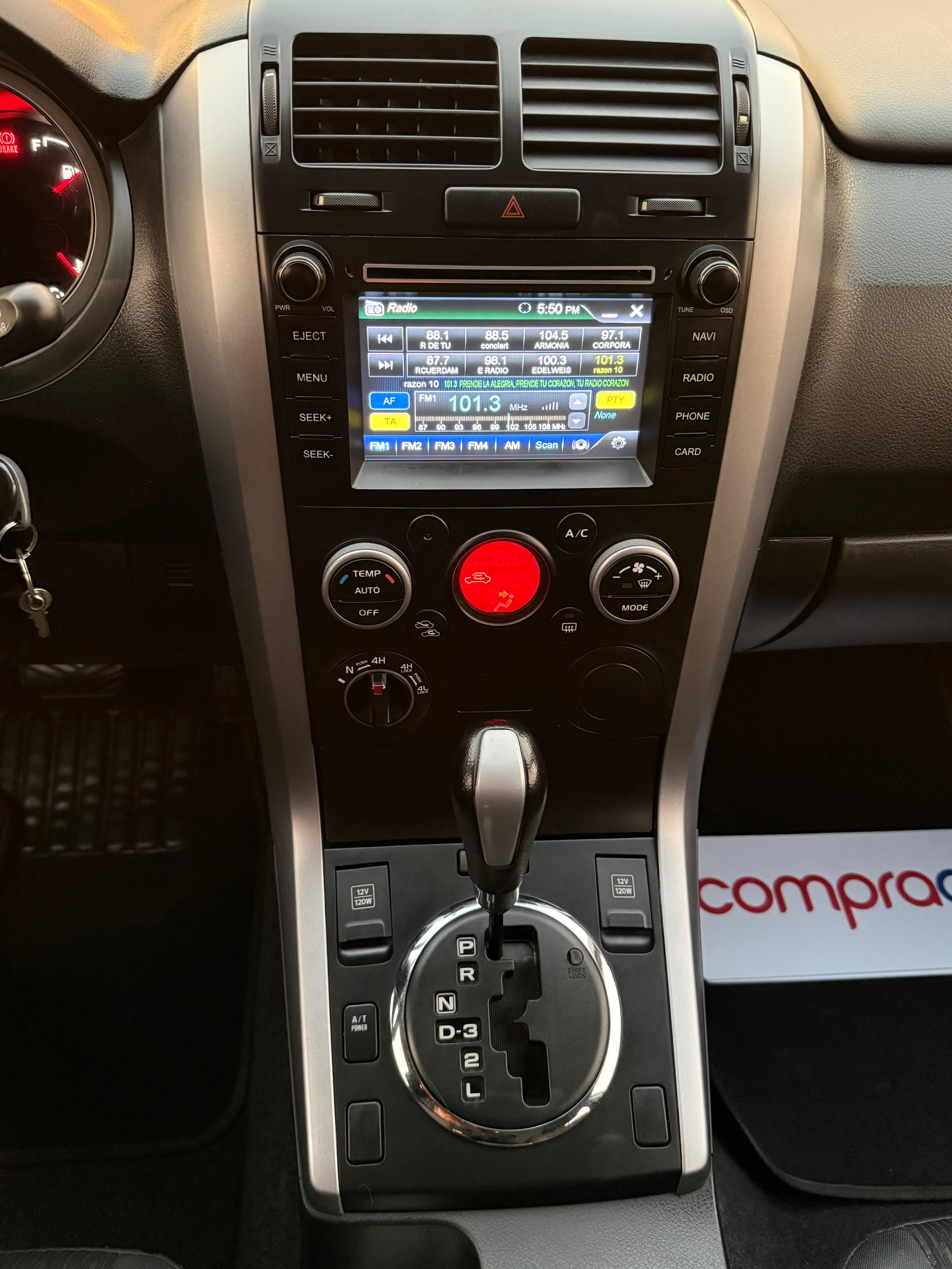Suzuki Grand Nomade — foto 11 de 17