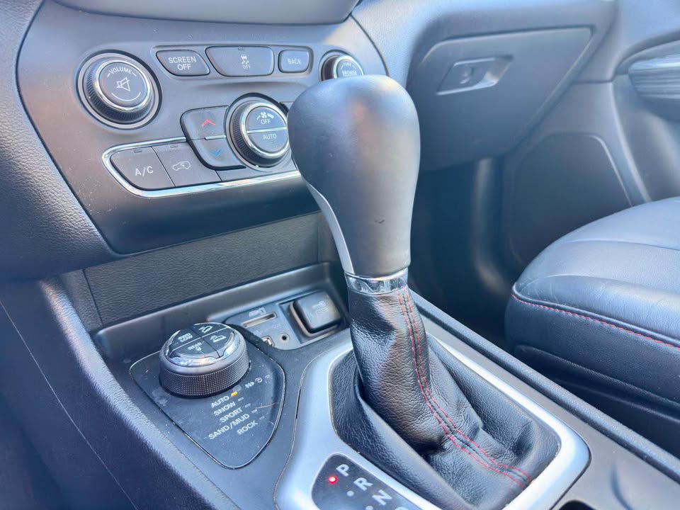Jeep Cherokee — foto 17 de 20