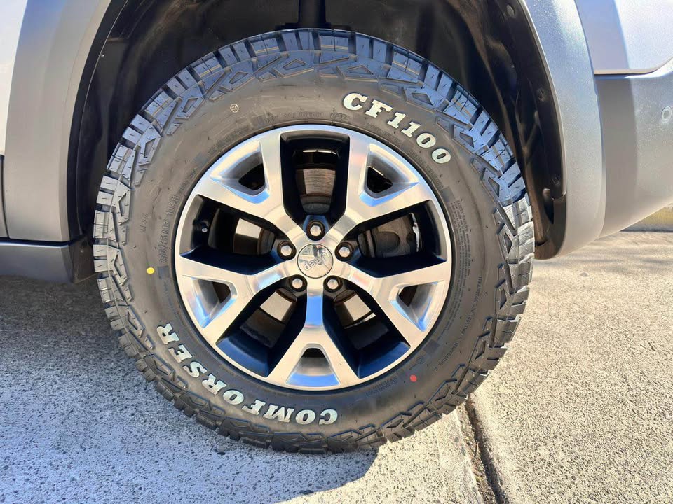 Jeep Cherokee — foto 11 de 20