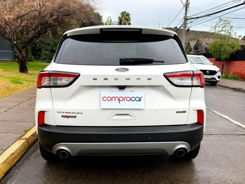 Ford Escape — foto 9 de 20