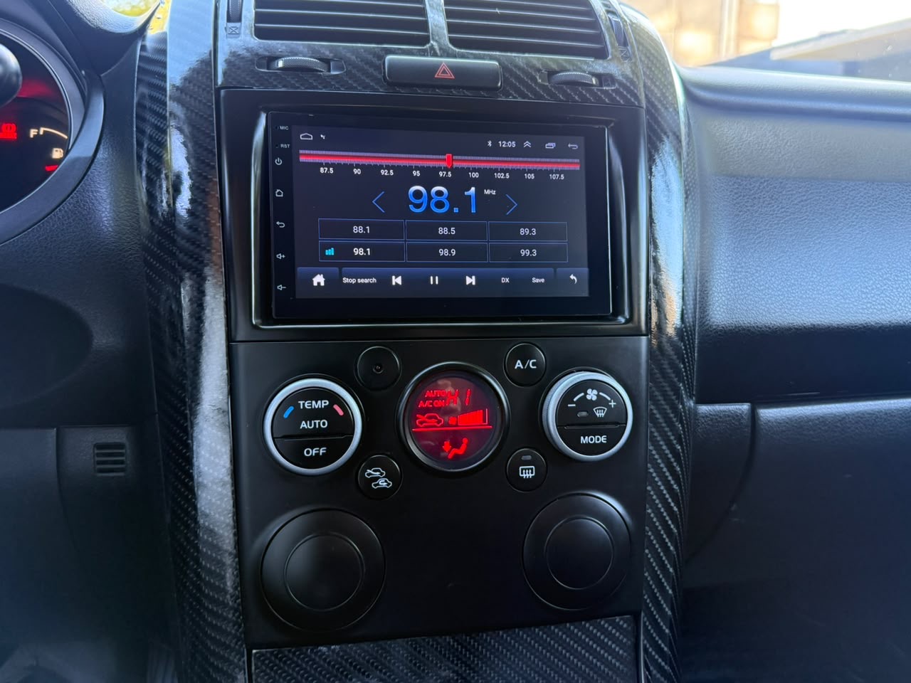 Suzuki Grand Nomade — foto 12 de 15