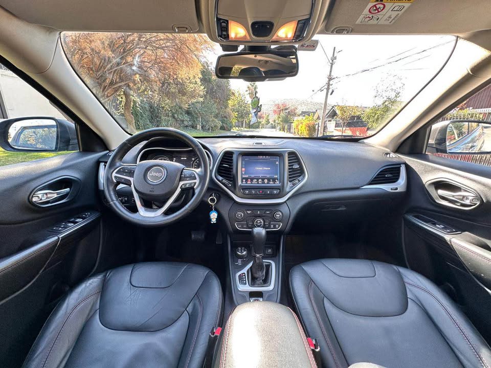 Jeep Cherokee — foto 13 de 20