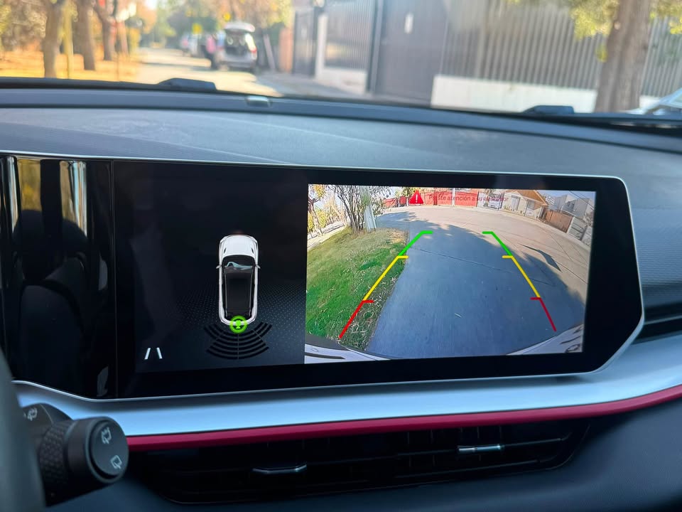Geely Coolray — foto 15 de 20